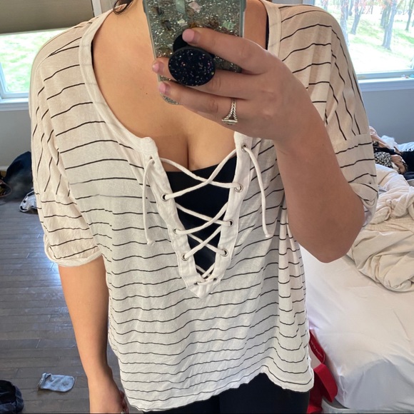 LIKE NEW WILDFOX SHIRT - Picture 3 of 7